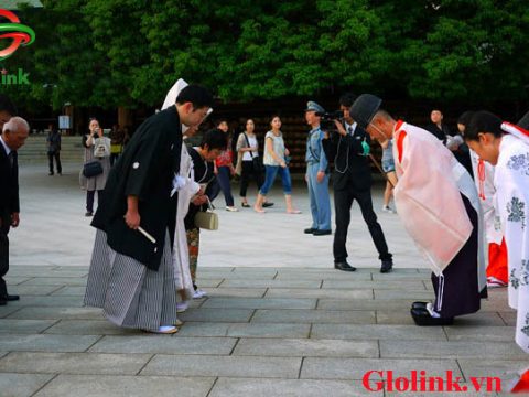 Tìm hiểu văn hóa cúi chào của người Nhật trước khi sang Nhật